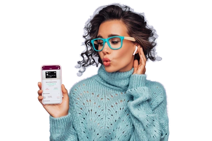 Frau von vorne, sieht auf das Handy in ihrer rechten Hand.